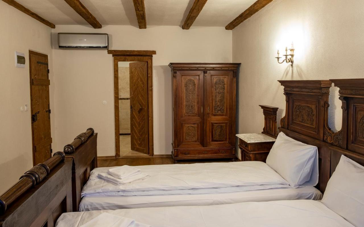 The Throne - M Museum Hotel Sighisoara Luaran gambar