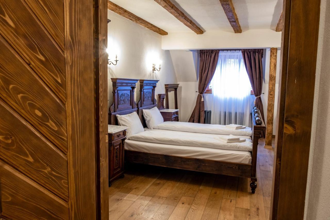 The Throne - M Museum Hotel Sighisoara Luaran gambar