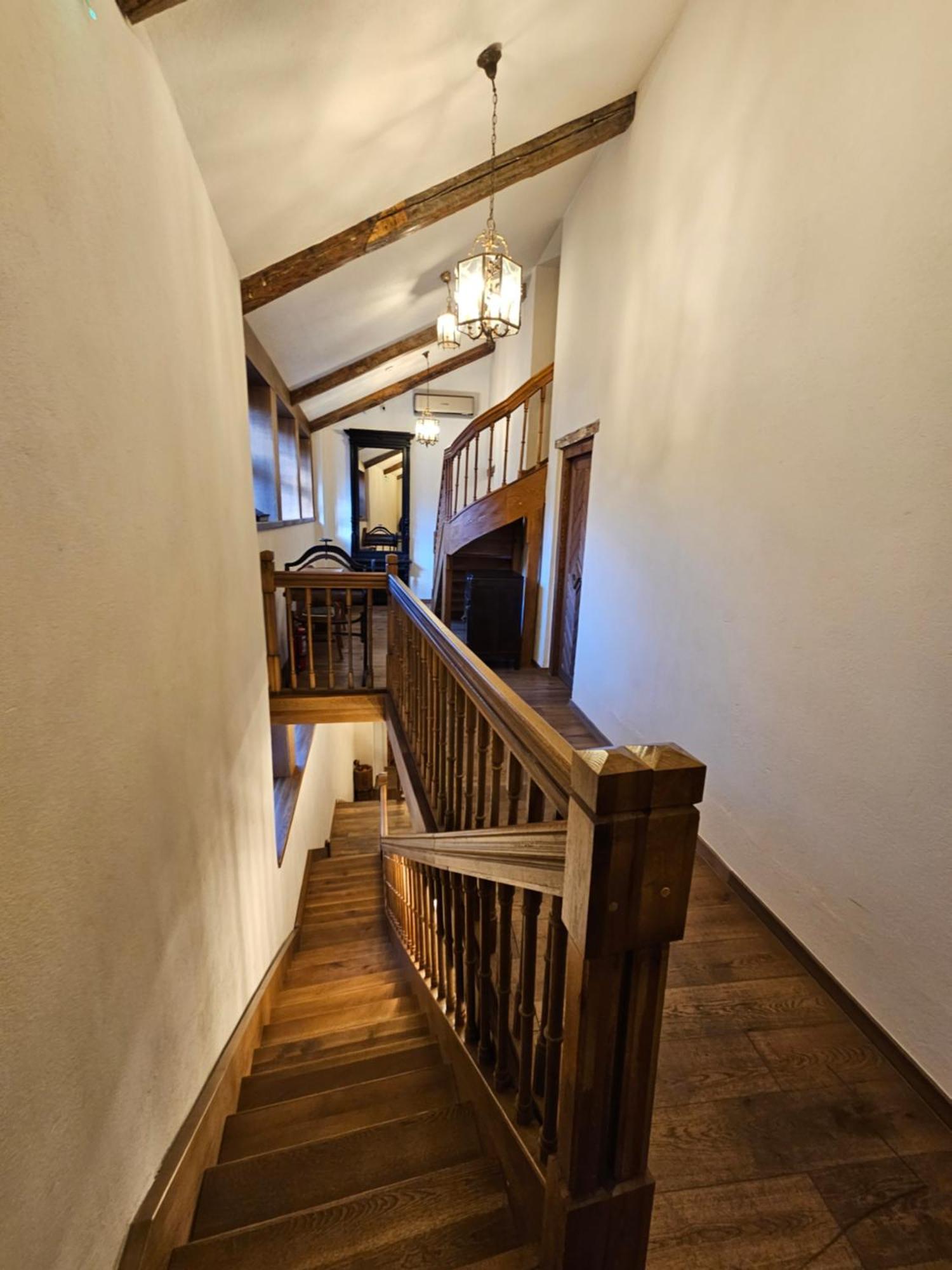 The Throne - M Museum Hotel Sighisoara Luaran gambar