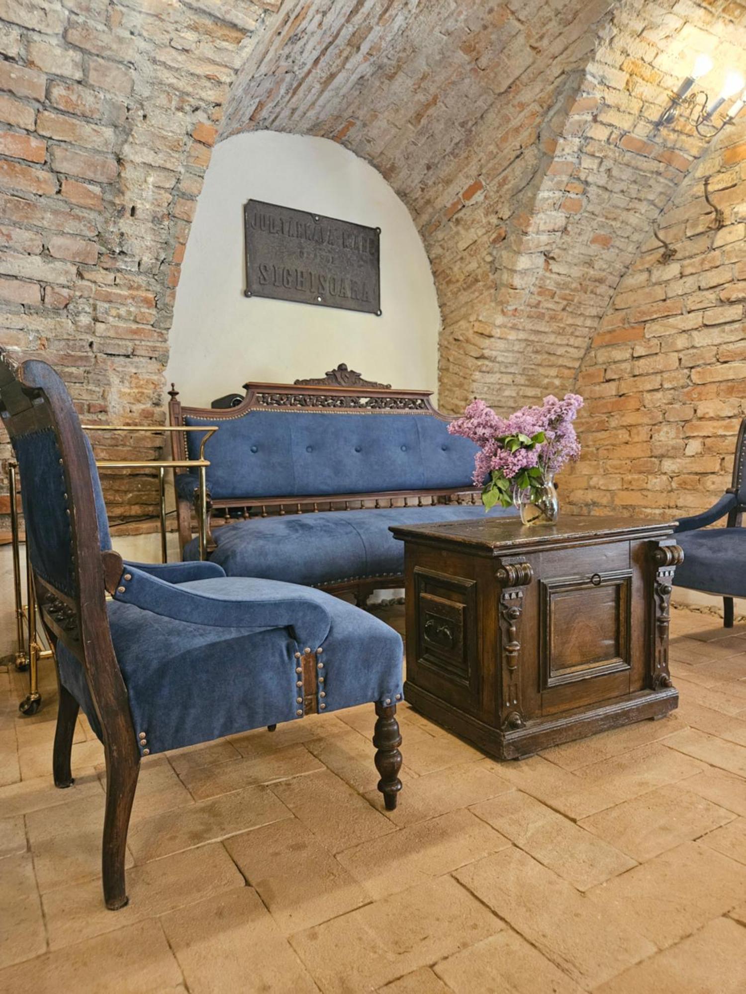 The Throne - M Museum Hotel Sighisoara Luaran gambar