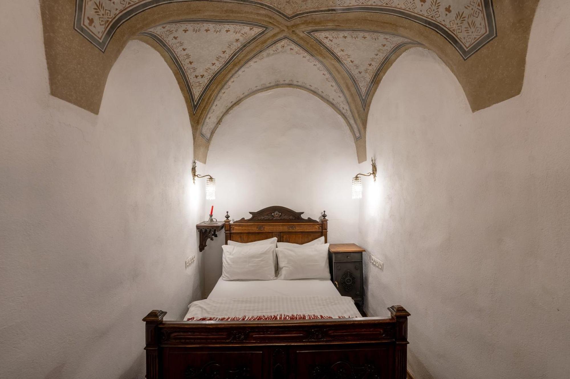 The Throne - M Museum Hotel Sighisoara Luaran gambar